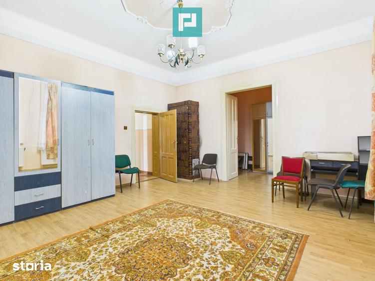 Casă cu 7 camere cu Teren 2703 Mp în Mașloc