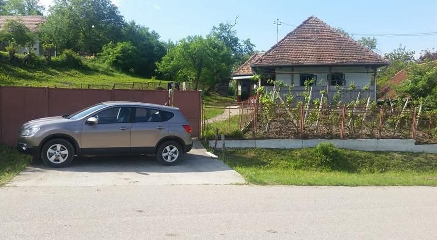 Casă individuală cu 2 camere cu Teren 2300 Mp în Dioșod