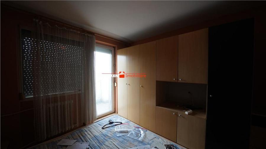 Apartament cu 4 camere decomandat în Rogerius