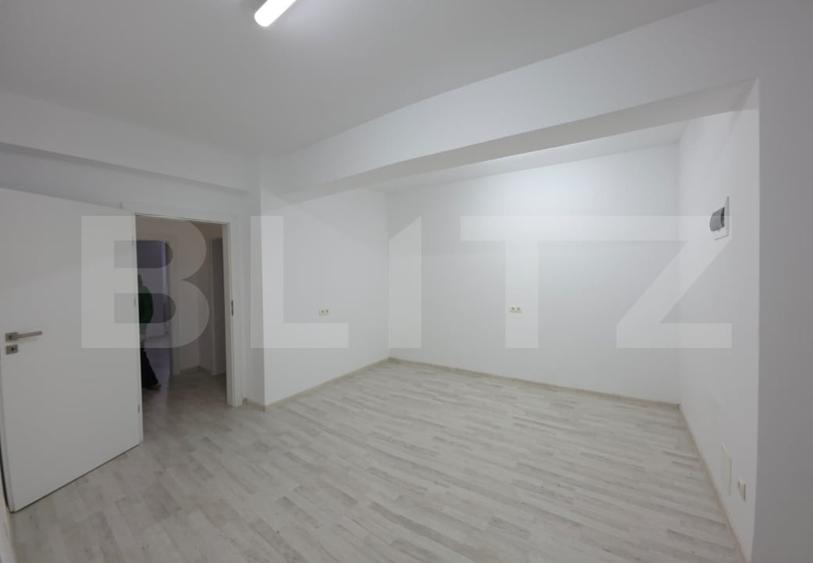 Apartament cu 3 camere decomandat în Independenței