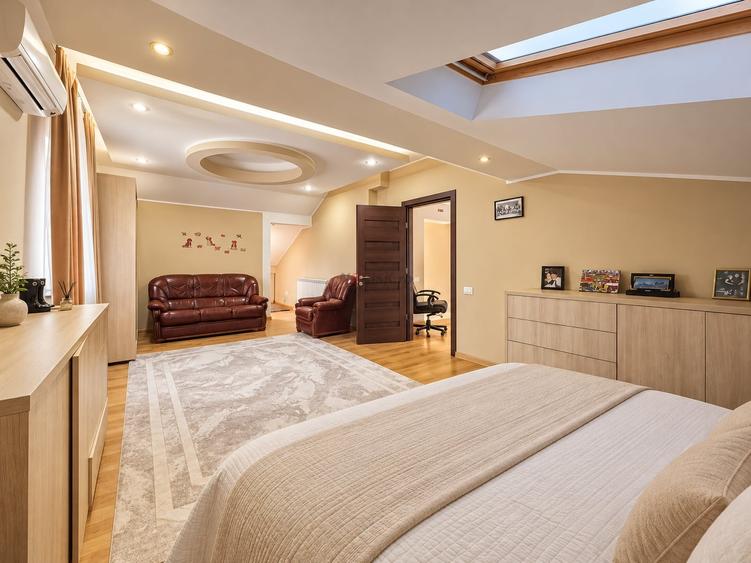 Casă individuală cu 8 camere cu Piscina în Bragadiru