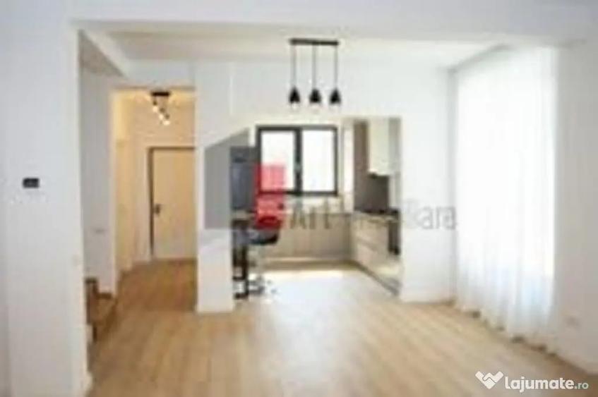 Casă cu 5 camere cu Teren 250 Mp în Central