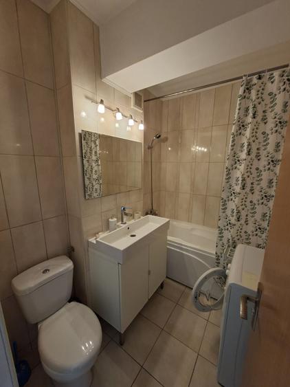 Apartament cu 2 camere semidecomandat în Craiovei