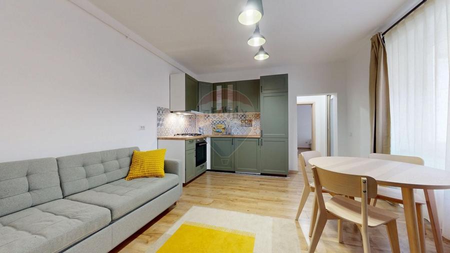 Apartament cu 3 camere semidecomandat, mobilat în Centrul Istoric