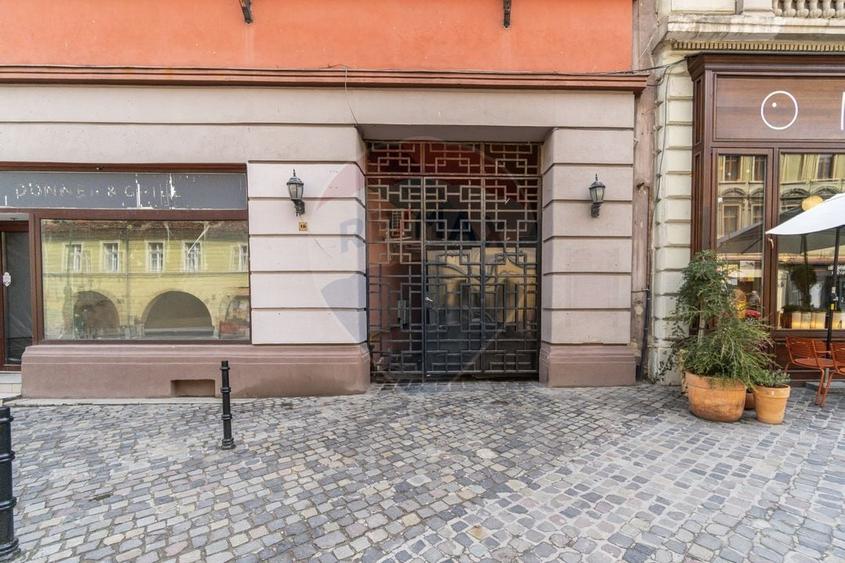 Apartament cu 4 camere circular în Centrul Istoric