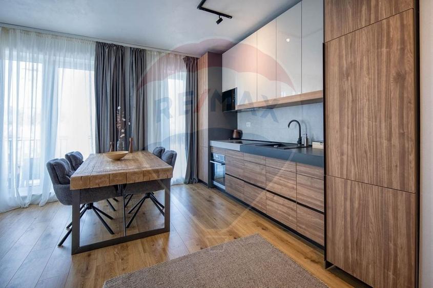 Apartament cu 3 camere decomandat, mobilat în Blumăna