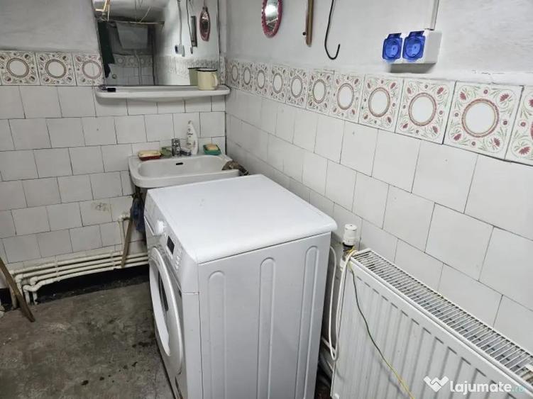 Casă cu 5 camere în Central