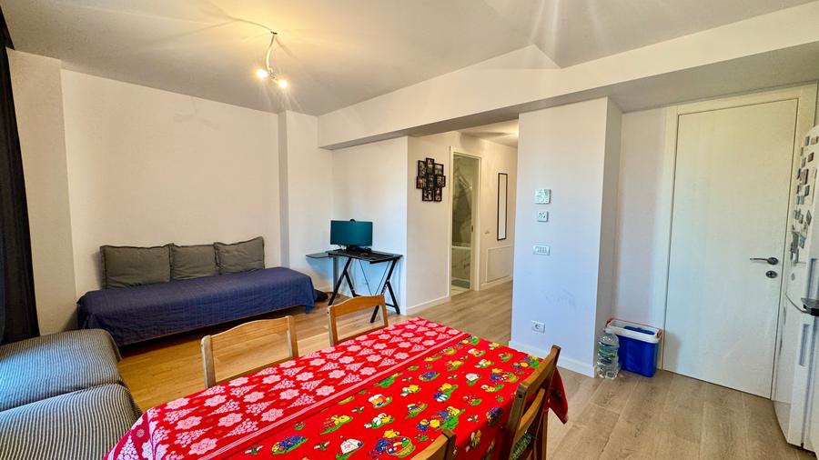 Apartament cu 2 camere semidecomandat în P-ta Presei Libere