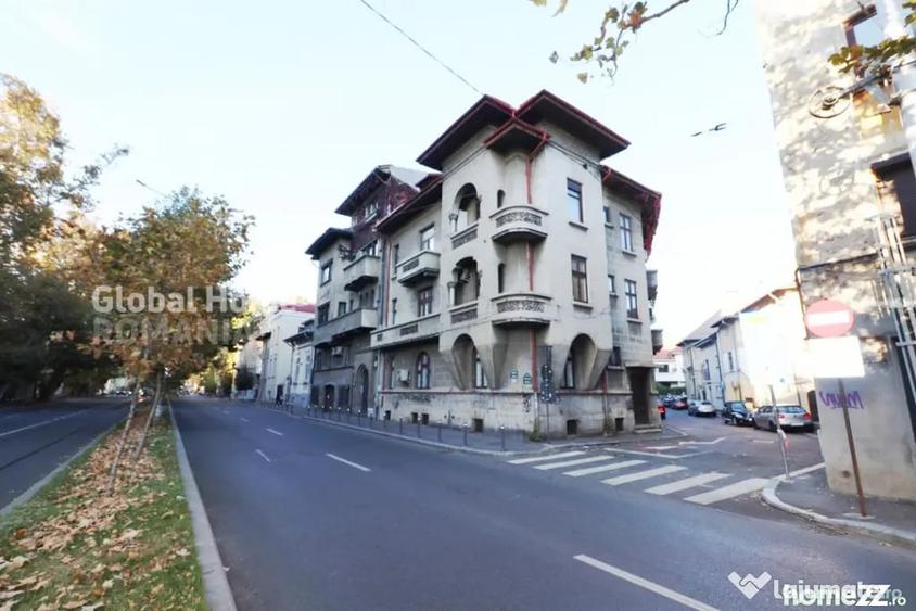 Apartament cu 3 camere semidecomandat în Cișmigiu
