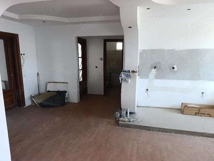 Apartament cu 3 camere decomandat în Precista
