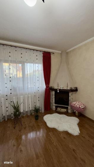 Casă cu 4 camere în Vlădești