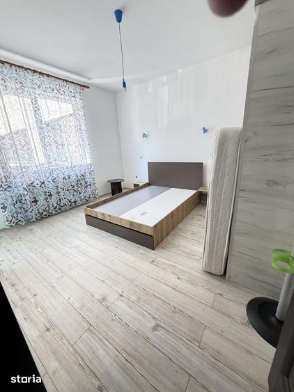 Apartament cu 4 camere semidecomandat în Florești