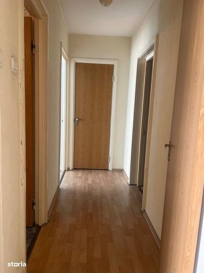Apartament cu 3 camere semidecomandat în Militari