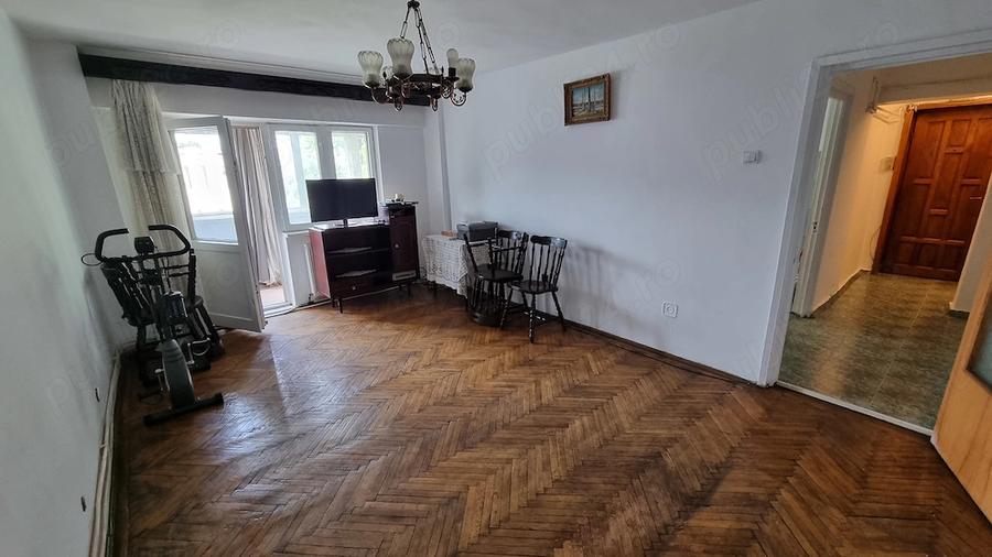 Apartament cu 3 camere decomandat în Exterior Vest
