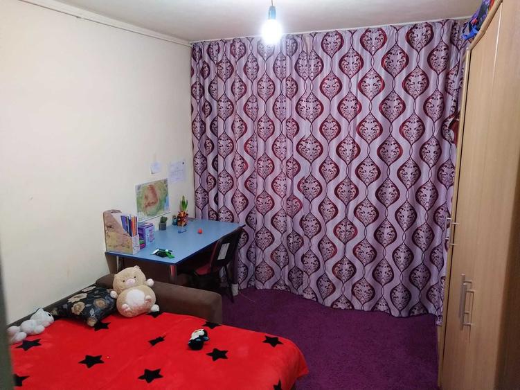 Apartament cu 3 camere semidecomandat în Giurgiului