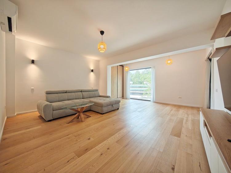 Apartament cu 3 camere decomandat, mobilat în Băneasa