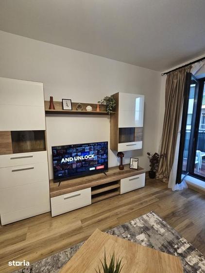 Apartament cu 3 camere semidecomandat în Aviației