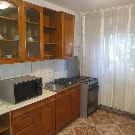 Apartament cu 2 camere semidecomandat în Girocului