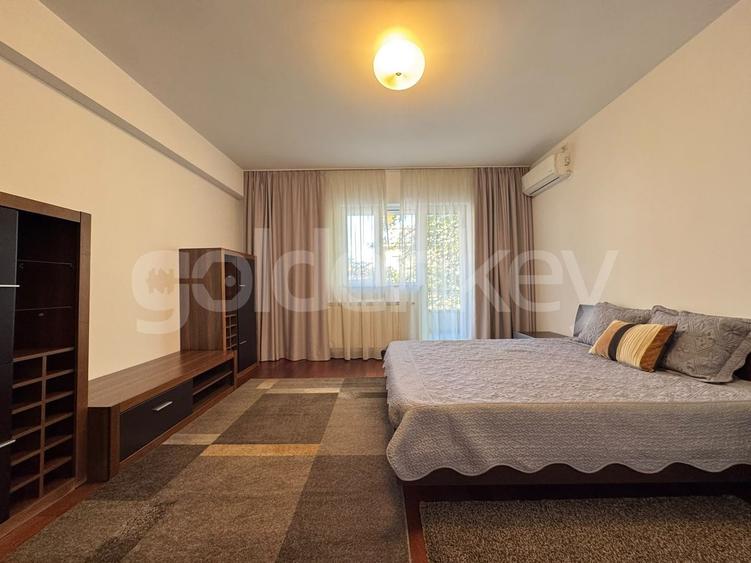 Apartament cu 4 camere decomandat, mobilat în Dacia