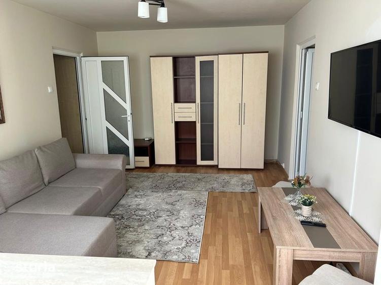 Apartament cu 3 camere, mobilat în Central