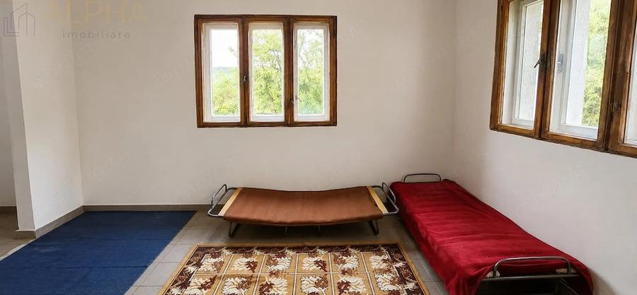 Casă cu 5 camere cu Teren 2320 Mp în Herina