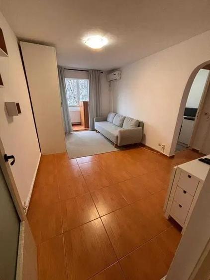 Apartament cu 2 camere semidecomandat în Dristor