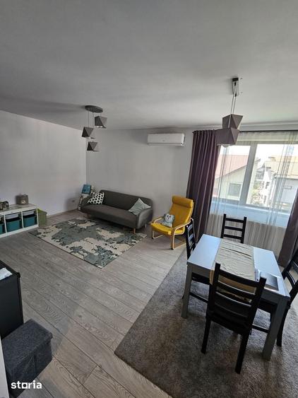 Apartament cu 3 camere decomandat în Dobroești