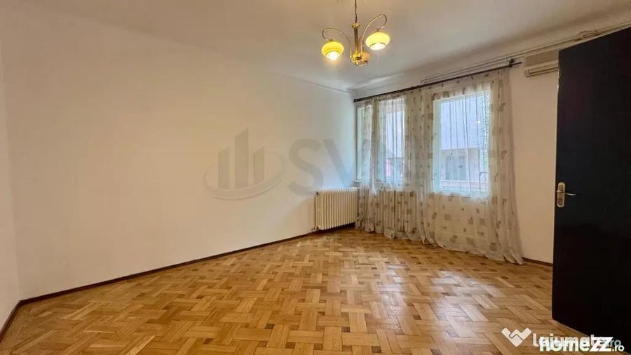 Casă cu 4 camere cu Teren 300 Mp în Arcul de Triumf
