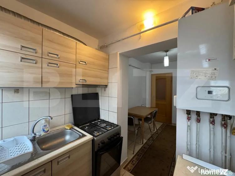 Apartament cu 3 camere decomandat în Sărari