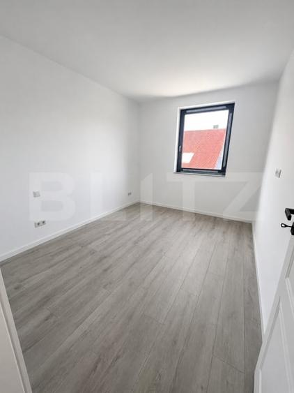 Apartament cu 3 camere semidecomandat în Centura