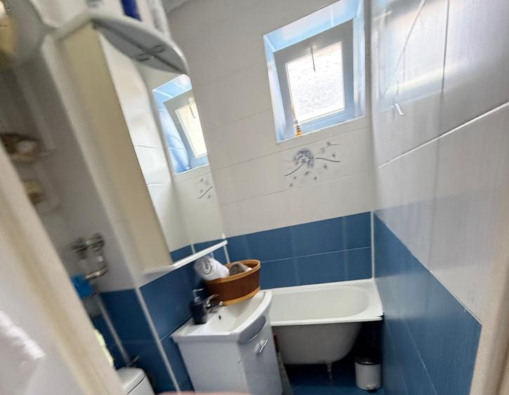 Apartament cu 2 camere decomandat în Tractorul