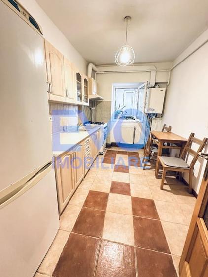 Apartament cu 3 camere decomandat în Gară