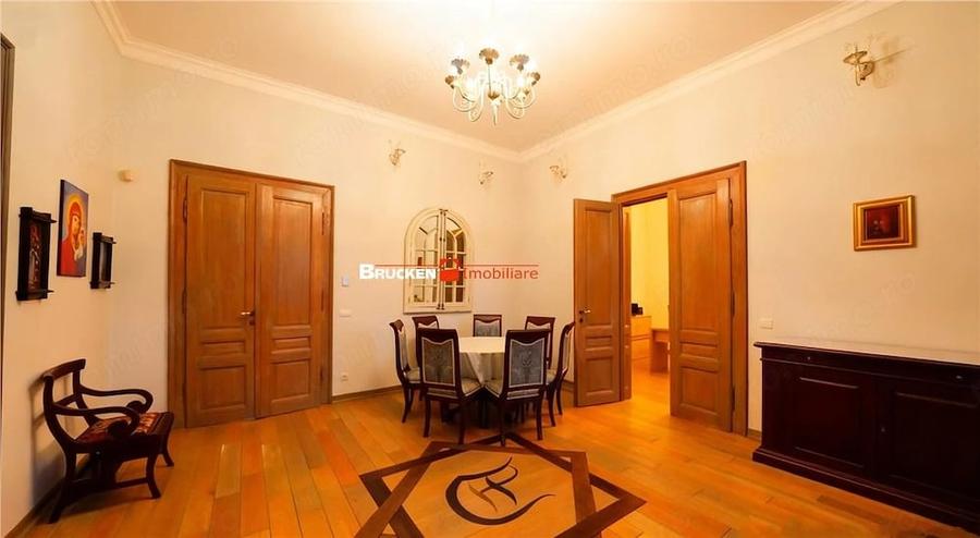 Apartament cu 4 camere în Central
