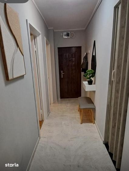 Apartament cu 3 camere în Florilor