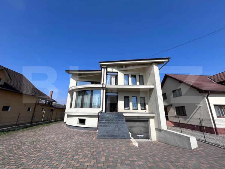 Casă individuală cu 6 camere cu Garaj în Sud