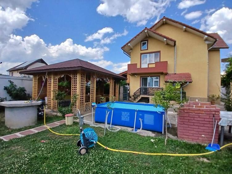Casă cu 4 camere cu Teren 769 Mp în Șișești