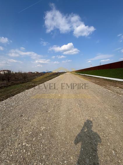 Teren Construcții intravilan de 324 mp, în Est