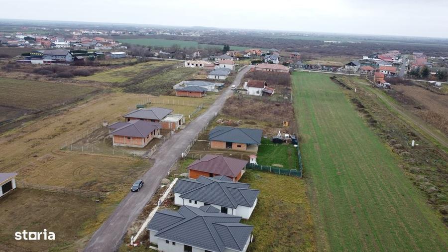 Casă cu 4 camere cu Teren 485 Mp în Vetiș