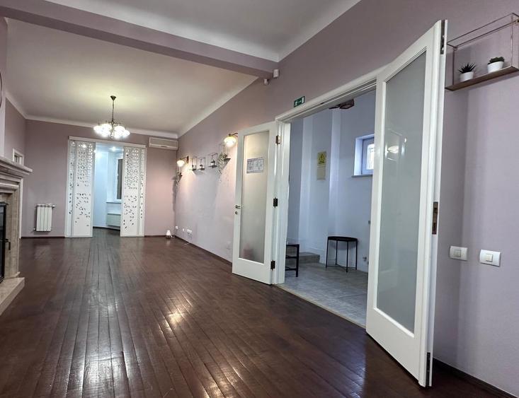 Casă cu 5 camere cu Canalizare în Romană
