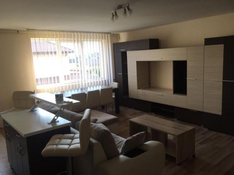Apartament cu 3 camere decomandat în Dumbrăvița