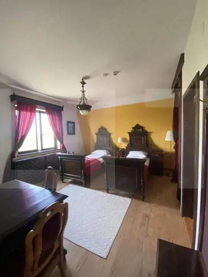 Casă cu 7 camere cu Teren 3000 Mp în Central