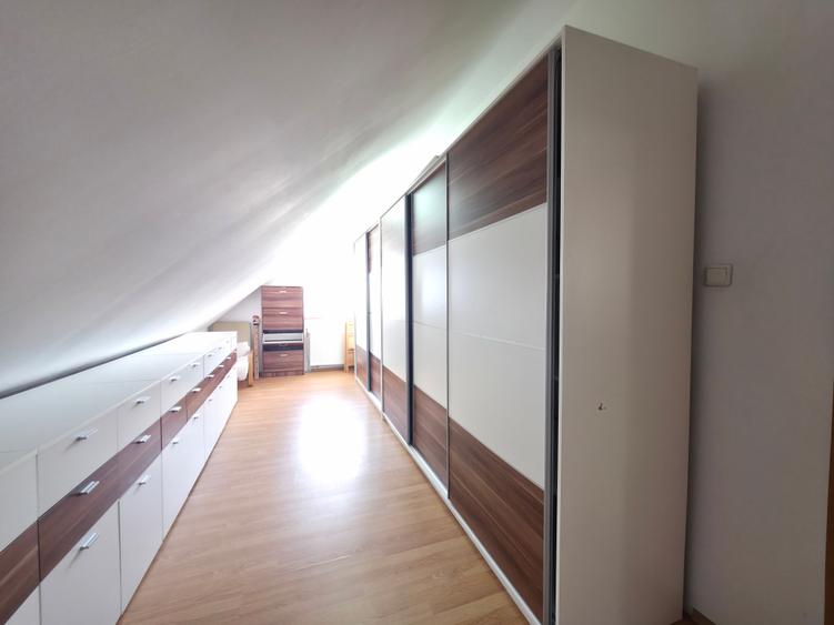 Penthouse cu 4 camere decomandat în Andrei Mureșanu