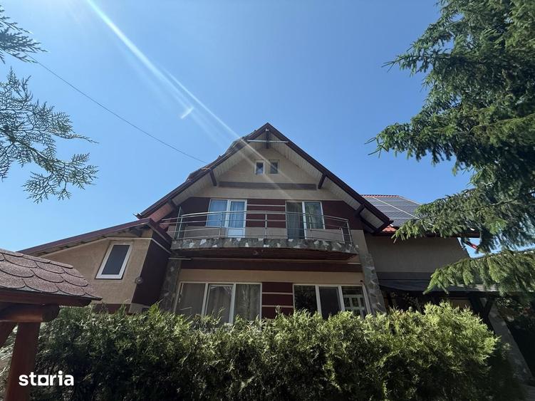 Casă cu 8 camere cu Teren 677 Mp în Boldești