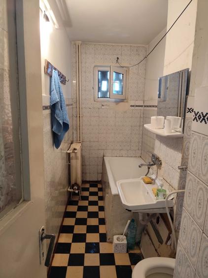 Apartament cu 3 camere decomandat în Km 4