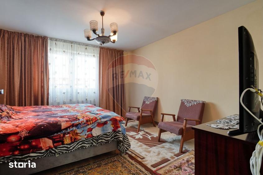 Casă cu 6 camere cu Teren 416.37 Mp în Bartolomeu