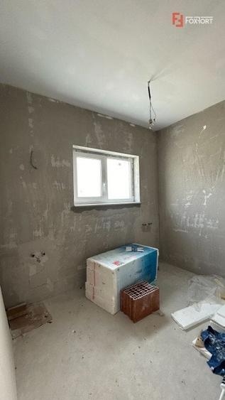 Duplex cu 5 camere cu Canalizare în Dumbrăvița