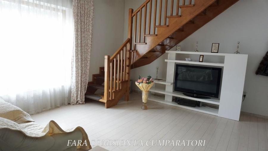 Duplex cu 7 camere cu Canalizare în 1 Mai