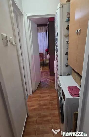 Apartament cu 3 camere decomandat în Piața Centrală