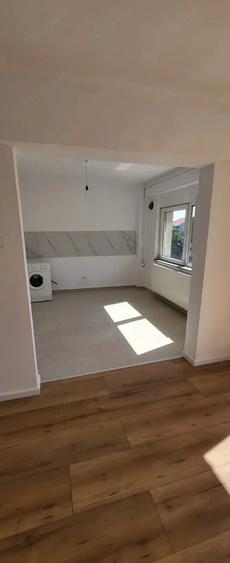 Apartament cu 4 camere decomandat în Telegrafului
