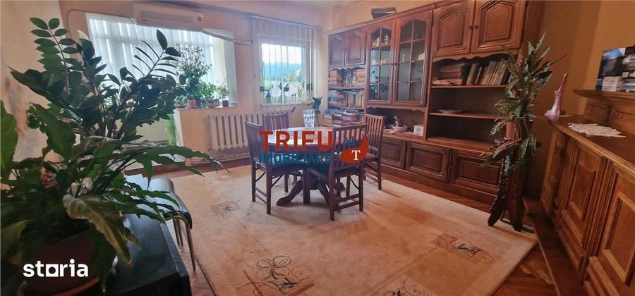 Apartament cu 4 camere decomandat în Central
